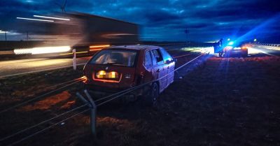 Nietrzeźwy kierowca zakleszczył auto w linach na S7